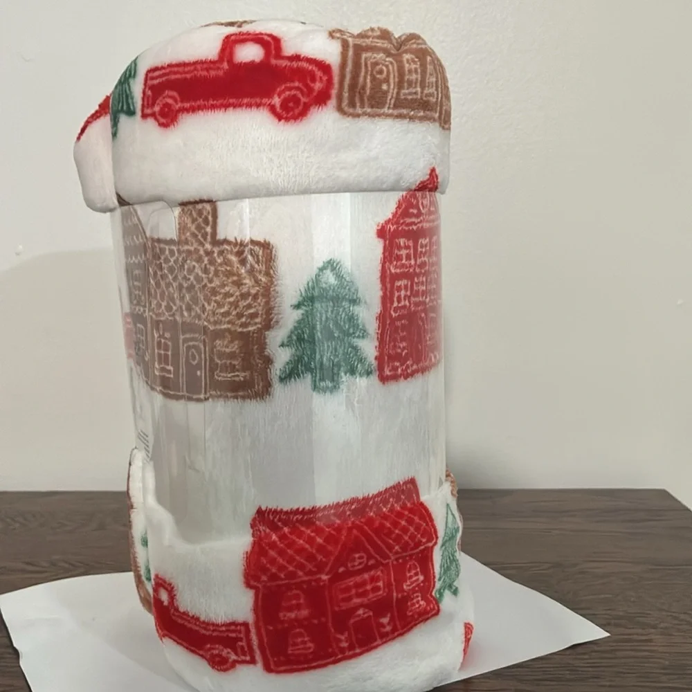 NWT- Cozy Oversized Holiday Throw Blanket w/ Red Trucks, Green Trees 60x72